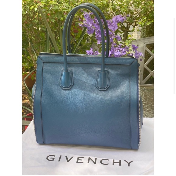 GORGEOUS blue Givenchy shoulder bag - Picture 3 of 15